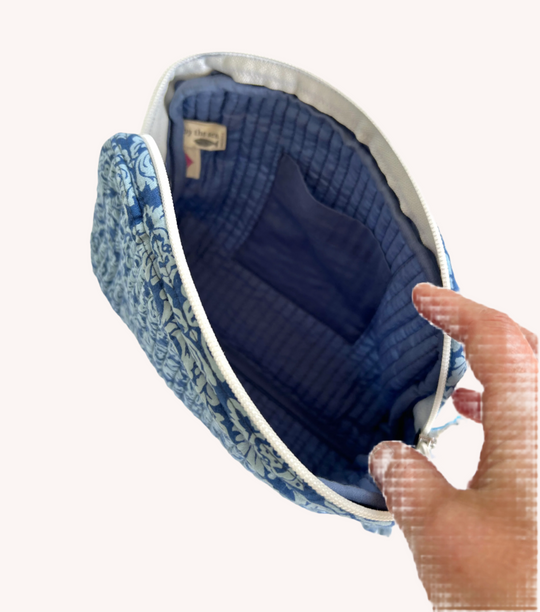 TRAVEL POUCH