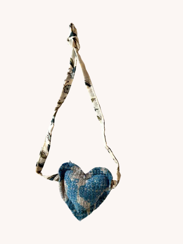 KANTHA HEART TIE
