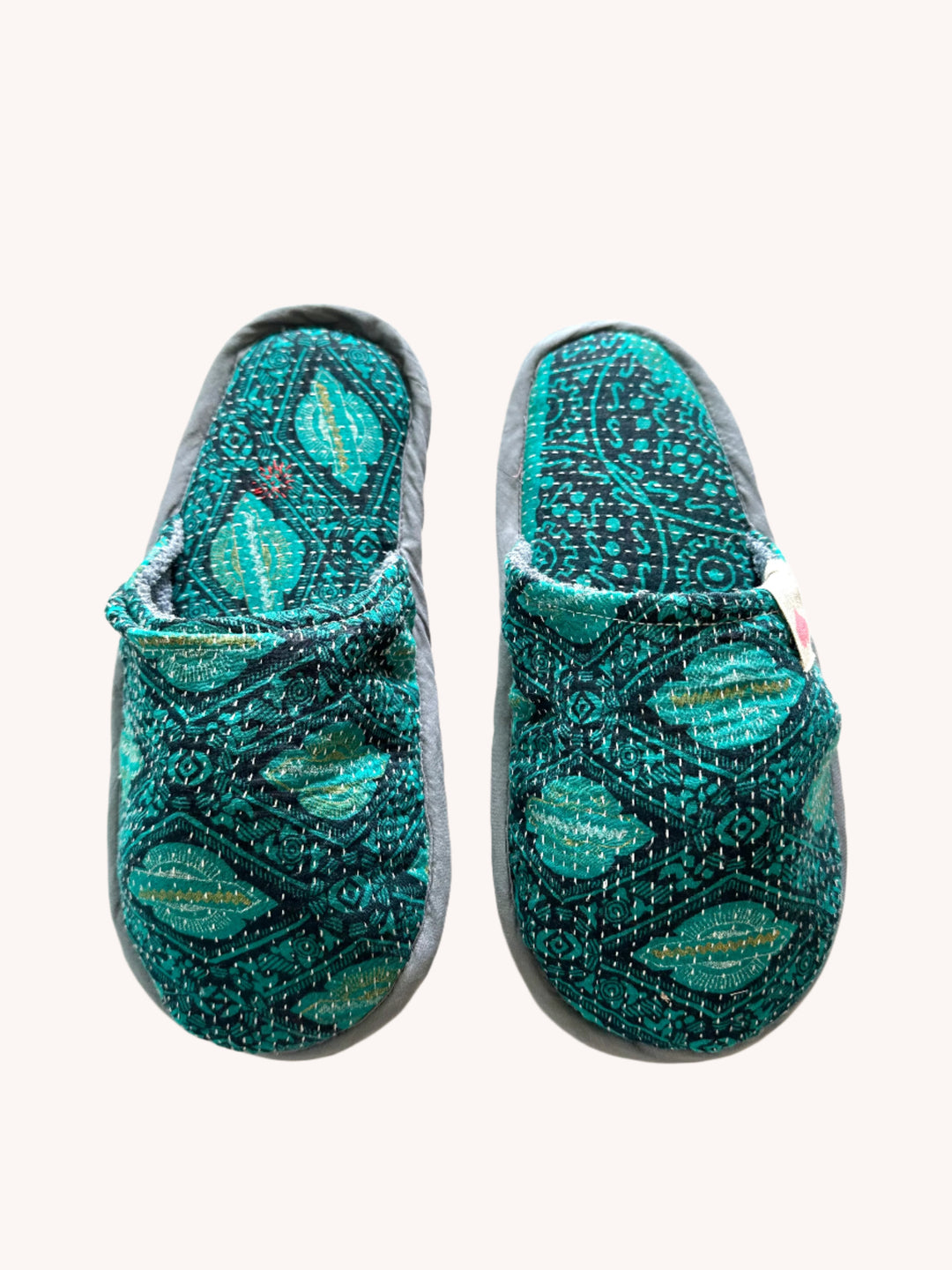 HAWAIIAN MOPPING SLIPPERS - MEDIUM