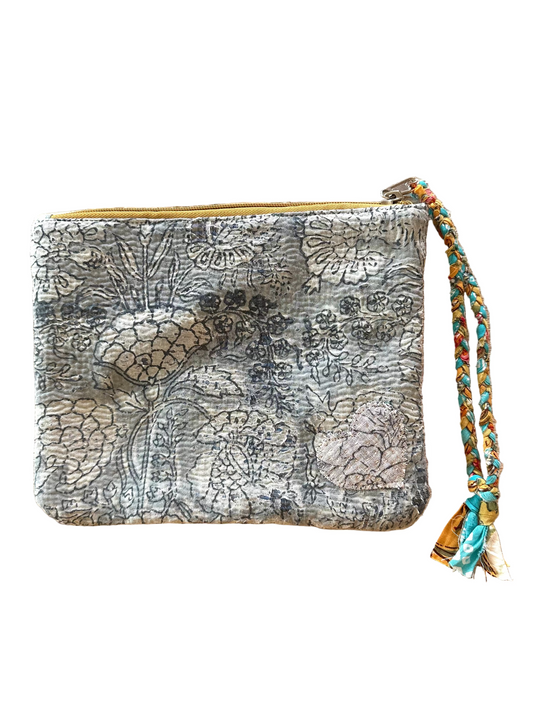 KANTHA WRISTLET