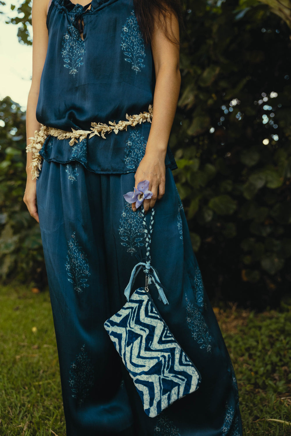 VELVET WRISTLET